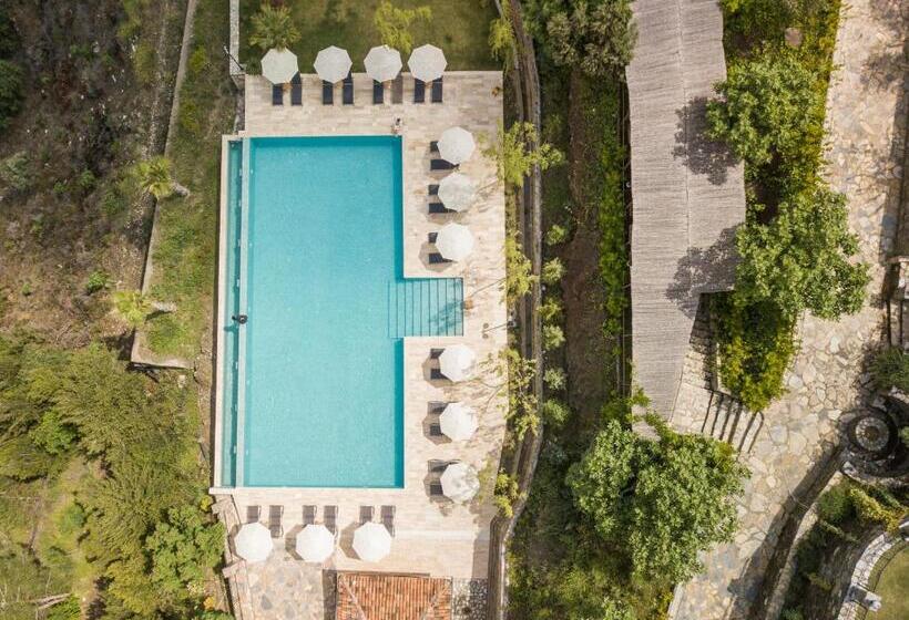 Номер Стандарт, Ephesus Retreat