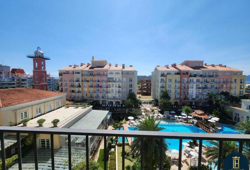 جناح مطلّ علي حمام السباحة, Il Campanario Villaggio Resort