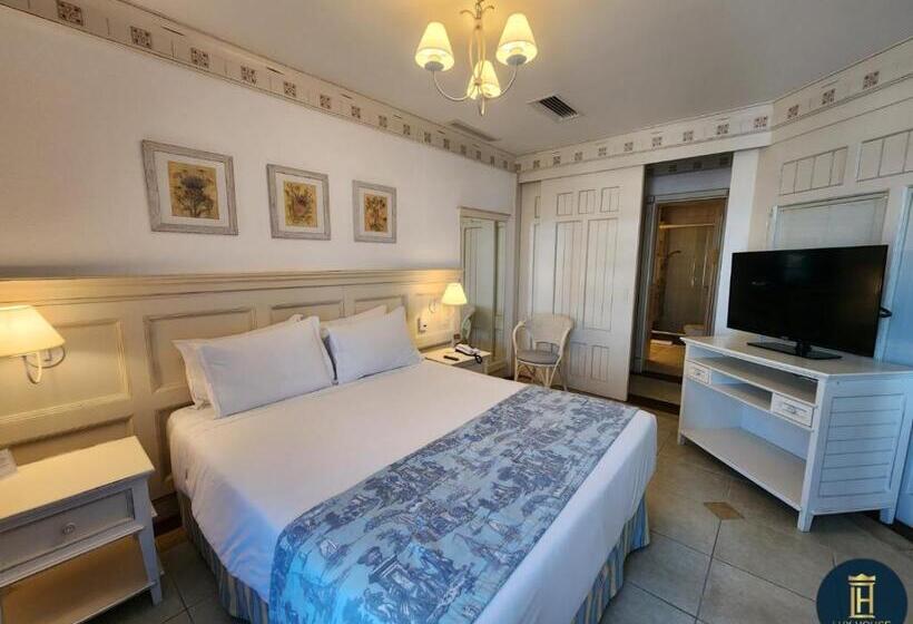 جناح مطلّ علي حمام السباحة, Il Campanario Villaggio Resort