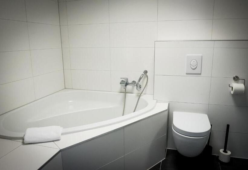 اتاق خانوادگی, La Source Epen