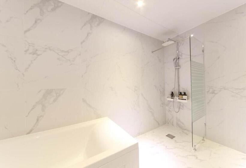 جناح, Hound Hotel Sasang