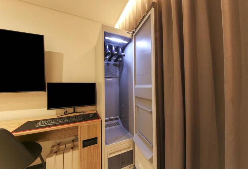 جناح, Hound Hotel Sasang