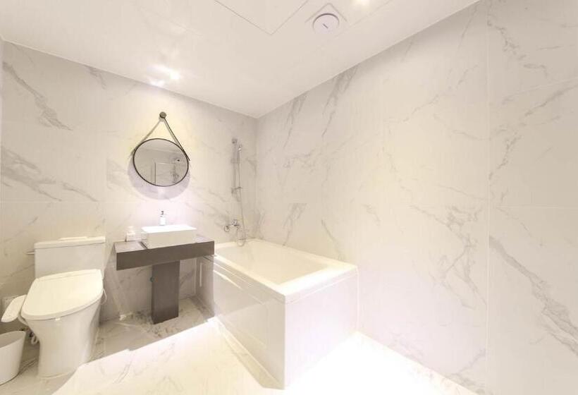 جناح, Hound Hotel Sasang