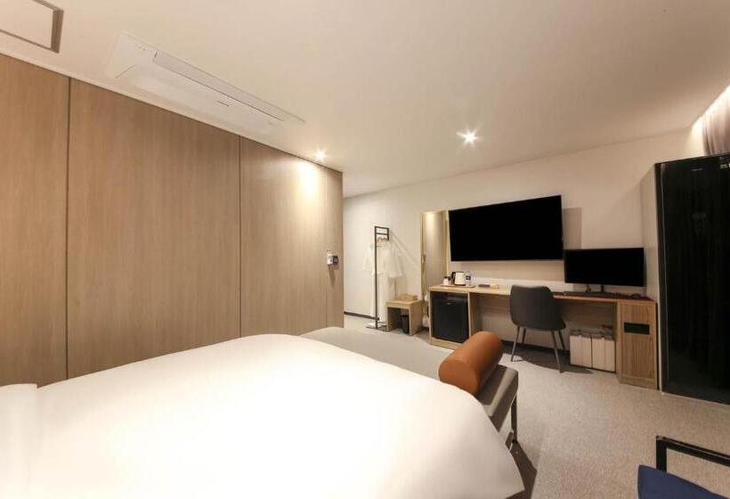 스위트, Hound Hotel Sasang