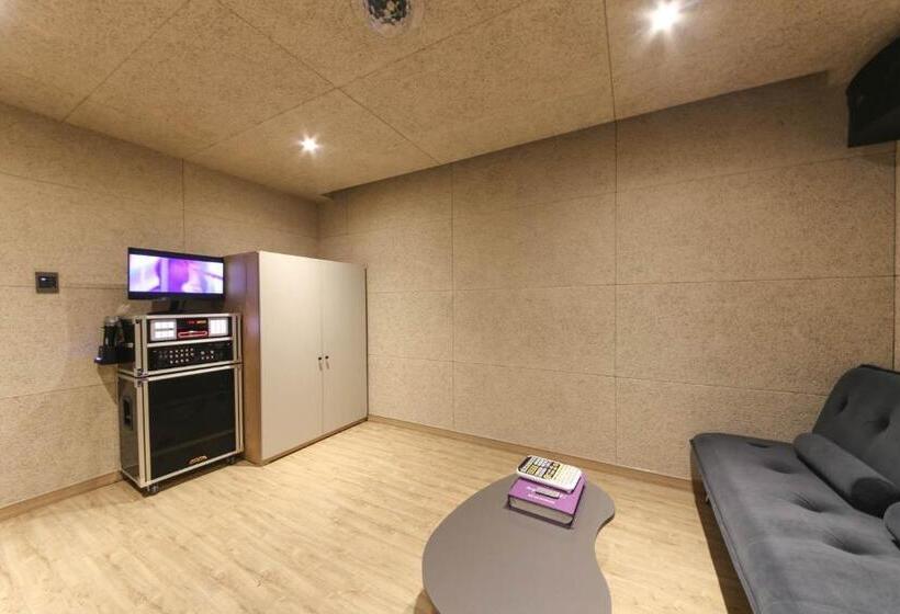 جناح عائلي, Hound Hotel Sasang