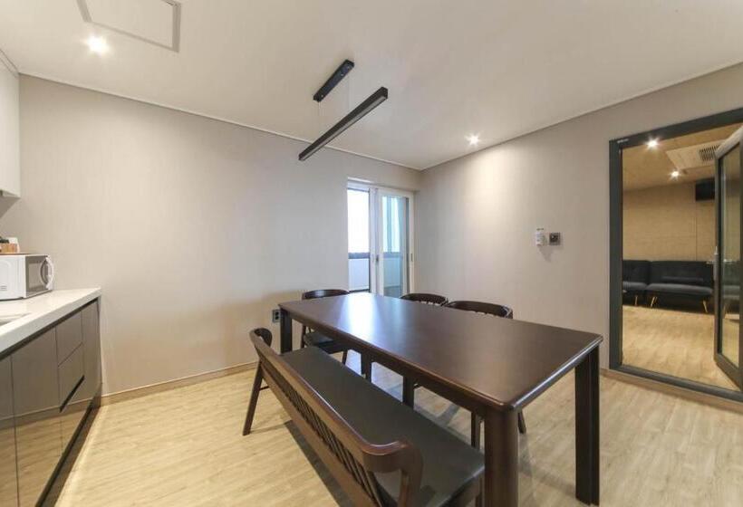 جناح عائلي, Hound Hotel Sasang