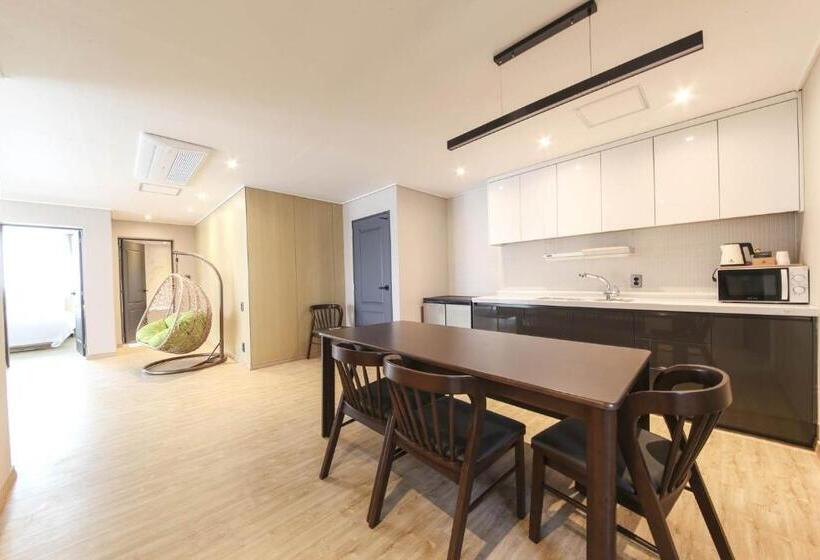 جناح عائلي, Hound Hotel Sasang