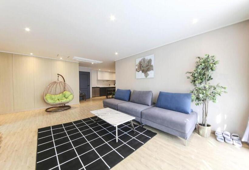 جناح عائلي, Hound Hotel Sasang