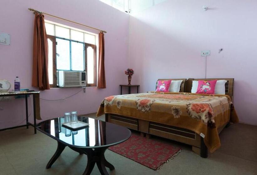 غرفة قياسية سرير كينج, Kalindi Nature Resort Lakhamandal