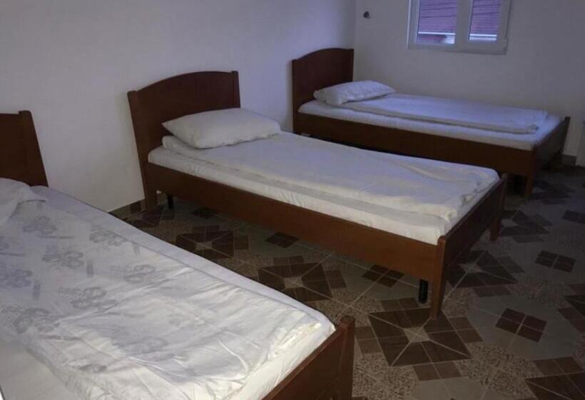 חדר דלוקס, Motel California