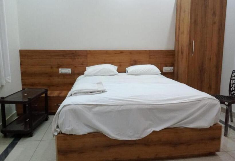 חדר קלאסי לשלושה, Oyo Hotel Paris Inn