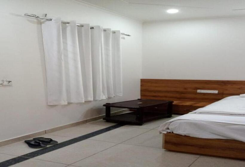 חדר קלאסי לשלושה, Oyo Hotel Paris Inn