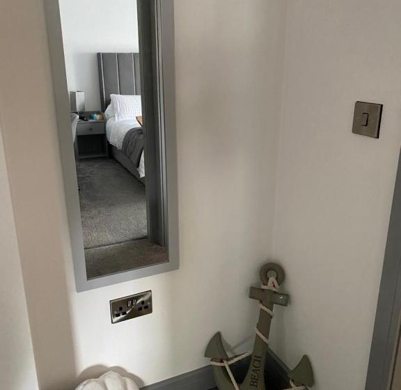 Люкс Deluxe Кровать Кинг, The Moores Castle Holiday Suites