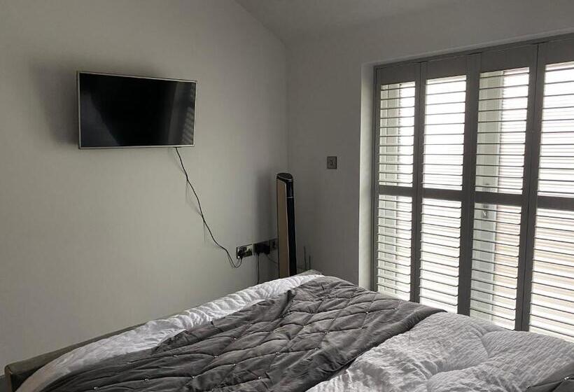 Люкс Deluxe Кровать Кинг, The Moores Castle Holiday Suites