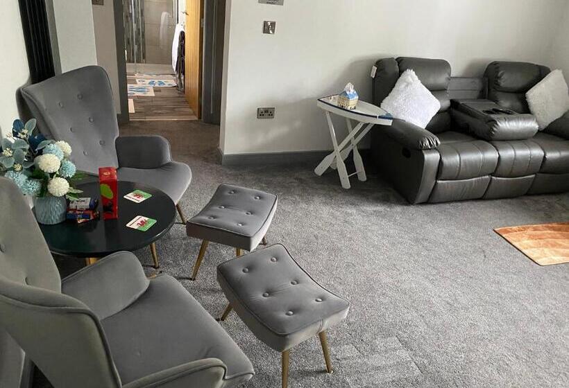 Люкс Deluxe Кровать Кинг, The Moores Castle Holiday Suites