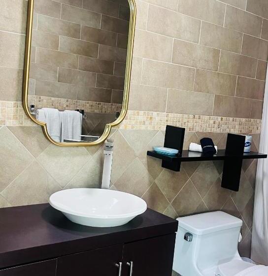 سوئیت 2 خوابه, Numero Uno Piñones