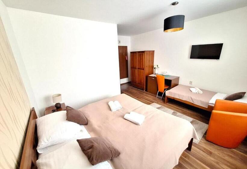 غرفة كومفورت ثلاثية, Penzión Stavbet