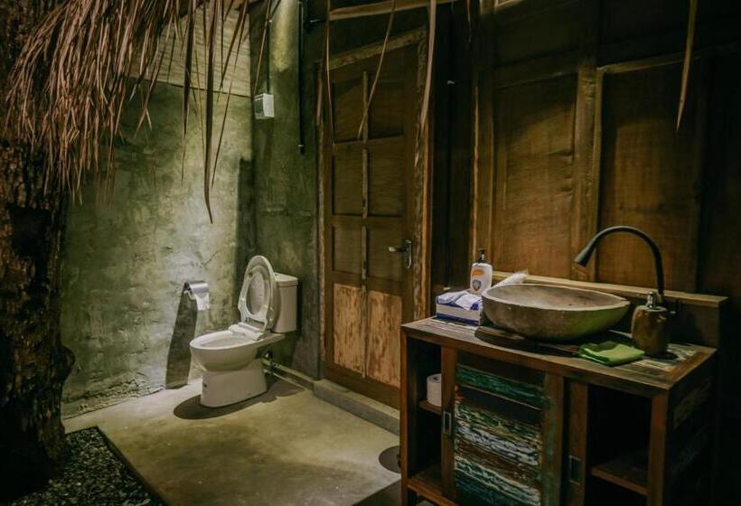 חדר סטנדרט נוף לבריכה, West Room At Semadi Living