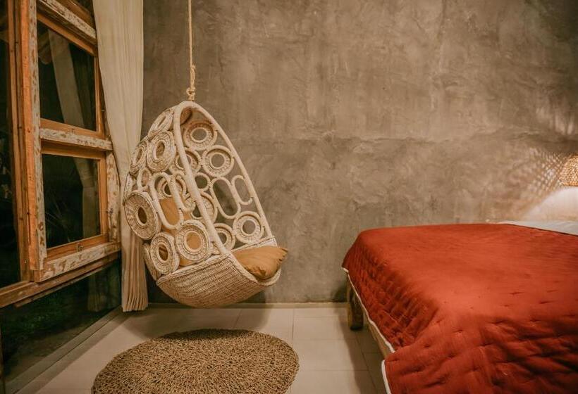 חדר סטנדרט נוף לבריכה, West Room At Semadi Living