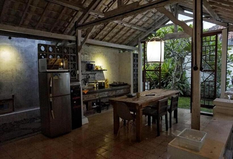 חדר סטנדרט נוף לבריכה, West Room At Semadi Living