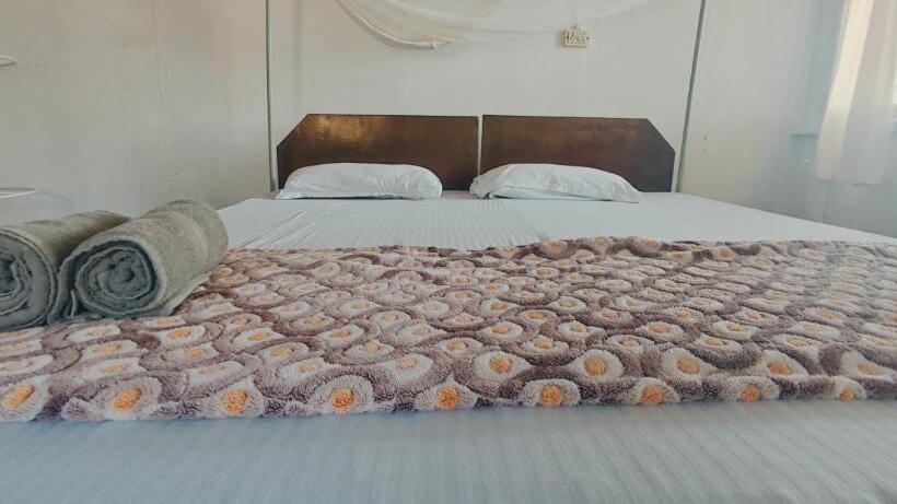 בקתה סטנדרטית, Columbus Goa