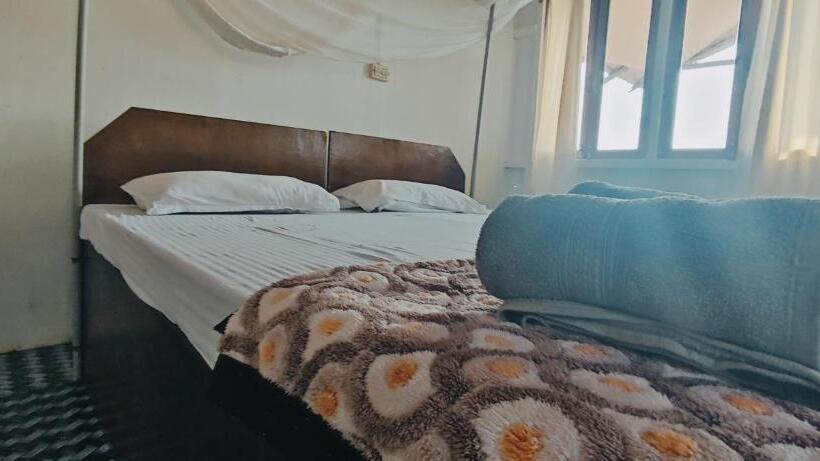 בקתה סטנדרטית, Columbus Goa