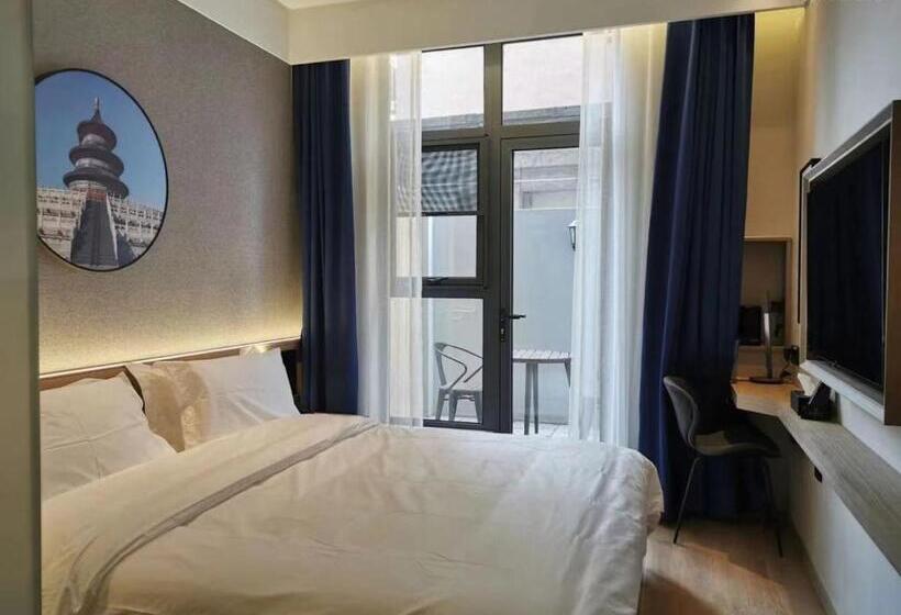 Deluxe Room with Balcony, Sincer Hotel Temple Of Heaven Beijing Tiananmen Square