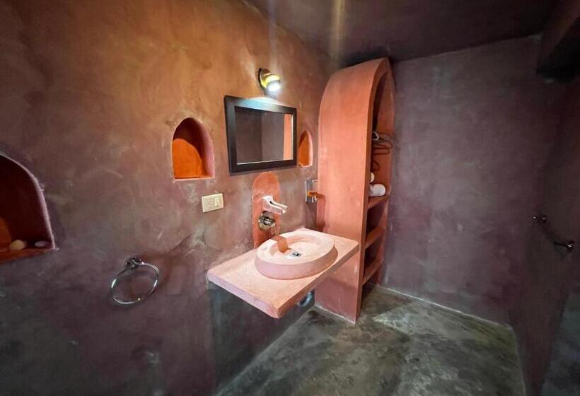 컴포트 트리플 룸, Casa Gajah Hotel Cuyo