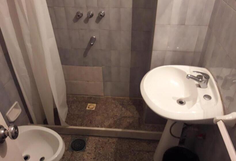 اتاق استاندارد یک نفره, Brianna Mvd