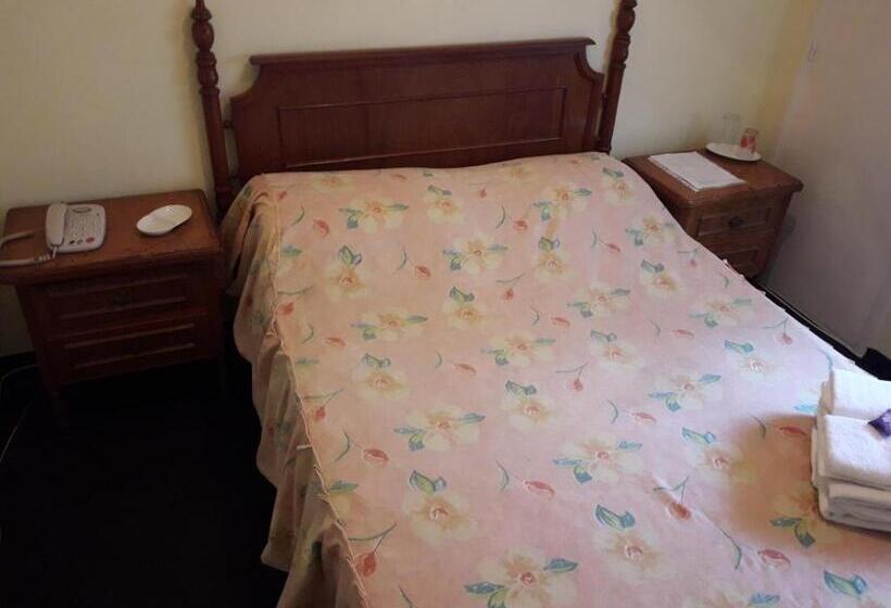 اتاق استاندارد یک نفره, Brianna Mvd