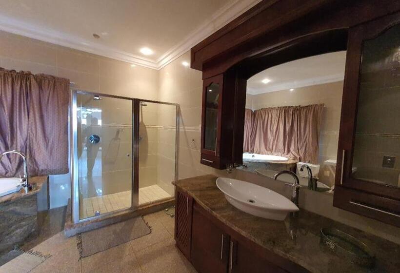 جناح رئاسى, Marble Lodge Estate