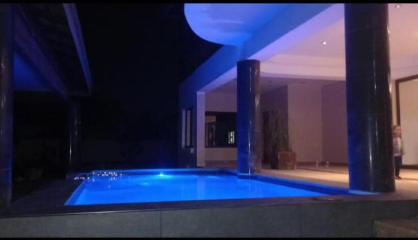 جناح رئاسى, Marble Lodge Estate