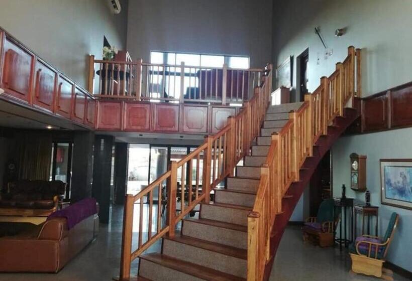 جناح رئاسى, Marble Lodge Estate