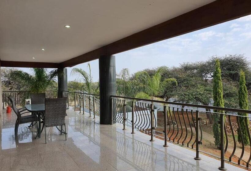 جناح, Marble Lodge Estate