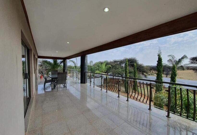 سوییت, Marble Lodge Estate