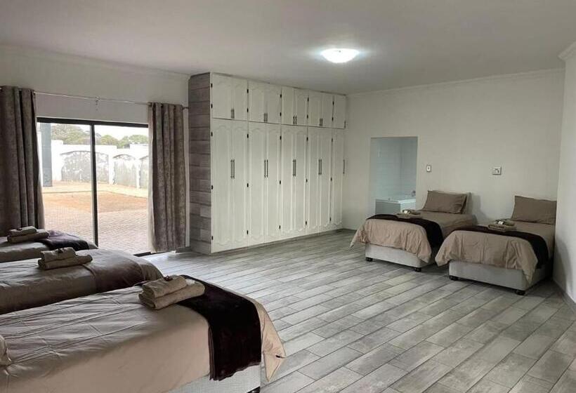 غرفة إقتصادية, Marble Lodge Estate