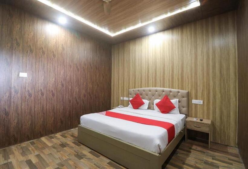 トリプルクラシックルーム, Oyo Flagship Yugantar Stay House