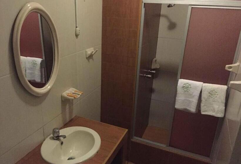 수피리어 룸, Queen