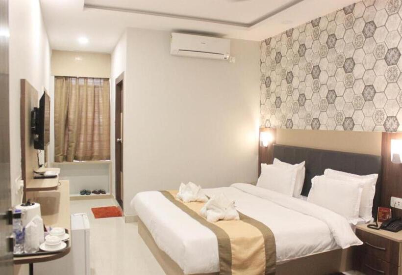 اتاق لوکس, Saayein Residency