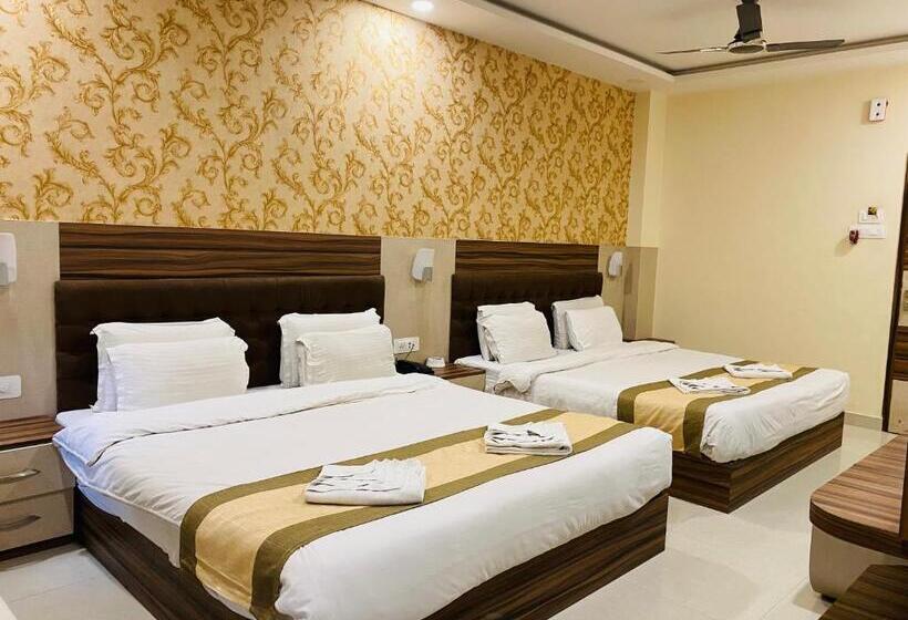 اتاق لوکس چهار تخته, Saayein Residency