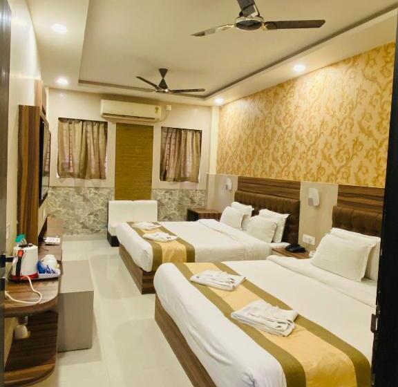 四人豪华间, Saayein Residency