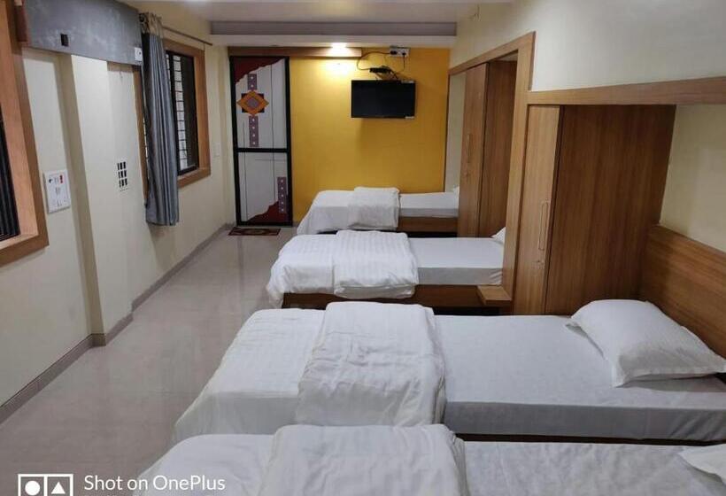 Family Room, Shivrai