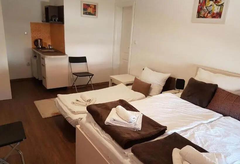 استودیوی استاندارد, Apple Line Appartments