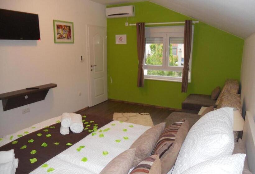 اتاق خانوادگی, Apple Line Appartments