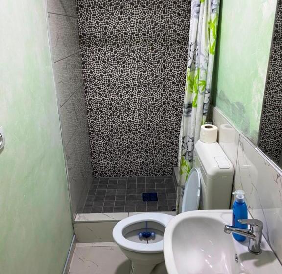 اتاق خانوادگی, Apple Line Appartments