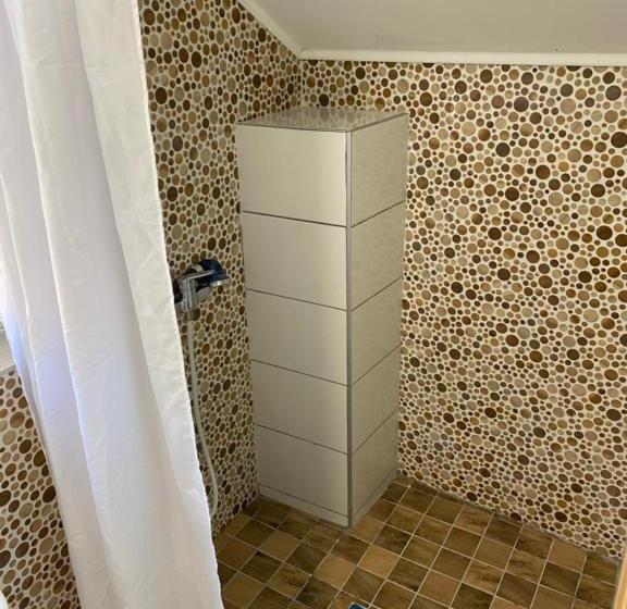 اتاق استاندارد سه نفره, Apple Line Appartments