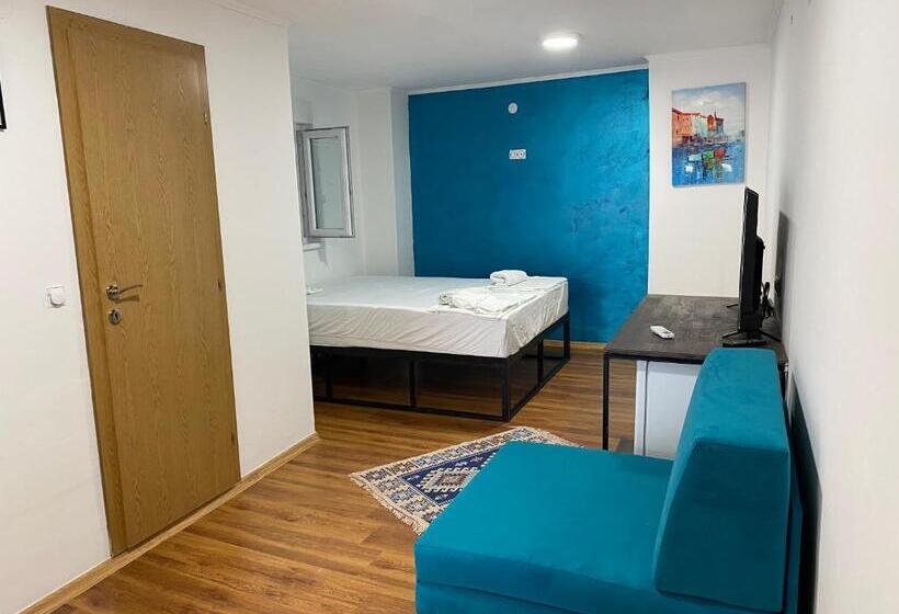 اتاق استاندارد سه نفره, Apple Line Appartments