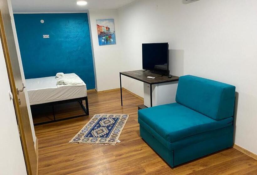 اتاق استاندارد سه نفره, Apple Line Appartments