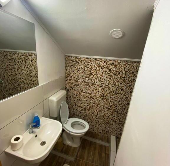 اتاق استاندارد سه نفره, Apple Line Appartments