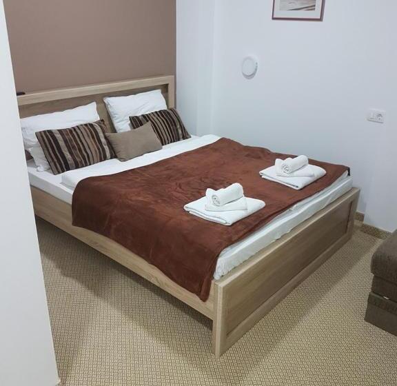 Economy Triple Room, Apple Line Appartments